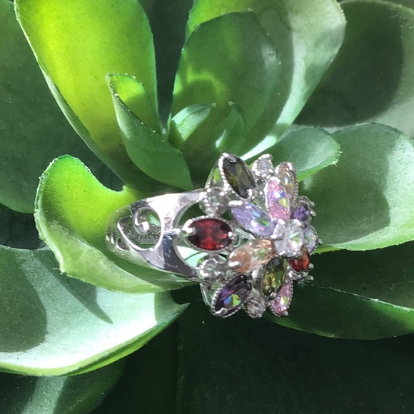 Captivating Knockout Ring - Picture 3 of 9